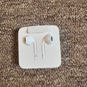 Apple EarPods Corded In-Ear Headphones Lightning Connection